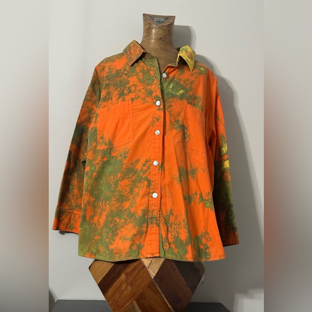 Painted Oyster ladies 3/4 sleeve button-down shirt - size S/M